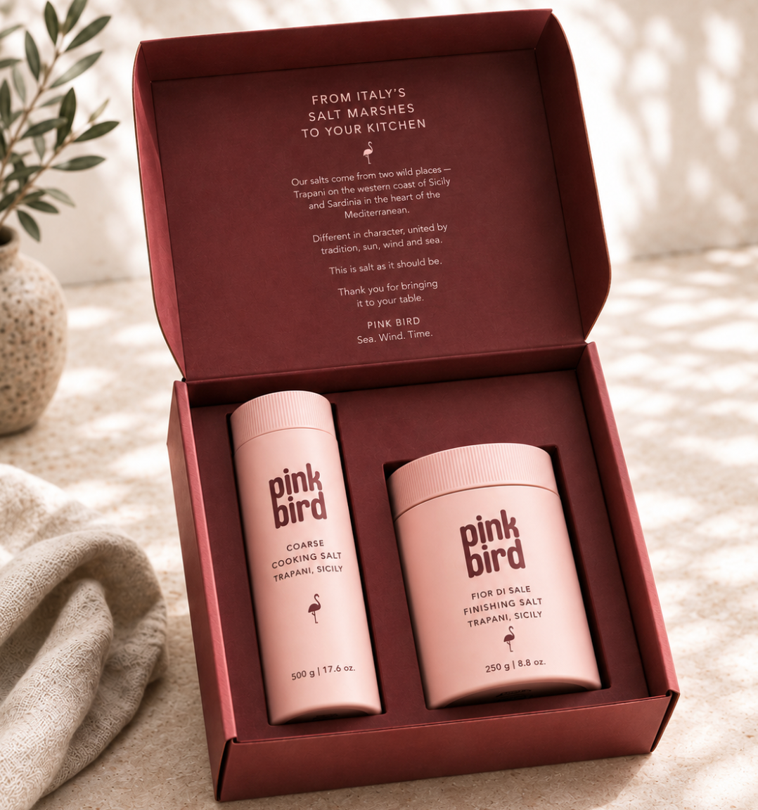 Inside the Pink Bird starter kit, with a 500 g cooking salt bottle and 250 g finishing salt jar